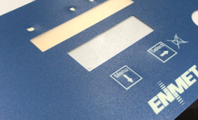 LED Embedded Membrane switch Keypad har to strukturer af LED kredsløb og nedre kredsløb i det samme lag og Forskellige lag